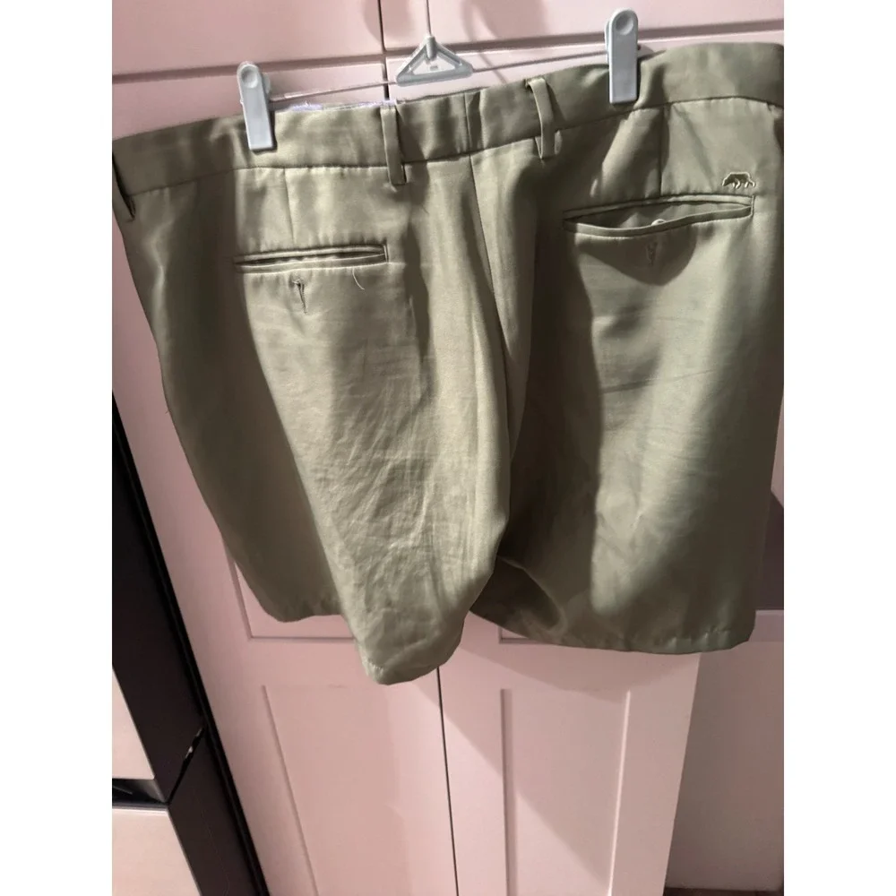 Onward Reserve Performance Khaki Shorts Mens Size 42‎ Flat Front Golf Casual
